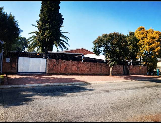 3 BEDROOM HOUSE FOR SALE IN BRACKENDOWNS